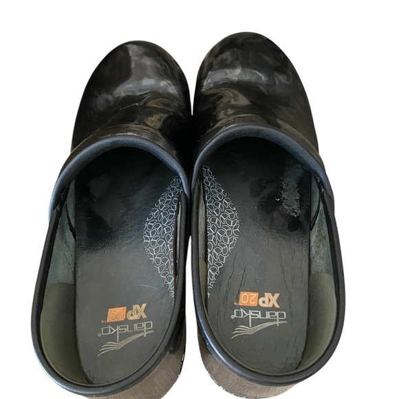 Dansko XP 2.0 floral  Filigree black subtle purple patent leather Clogs - Picture 6 of 8